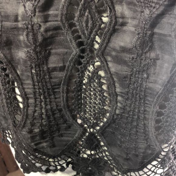 Gorgeous blouse boat neckline, embroidered with lace Banana Republic small NWOT - Picture 4 of 16